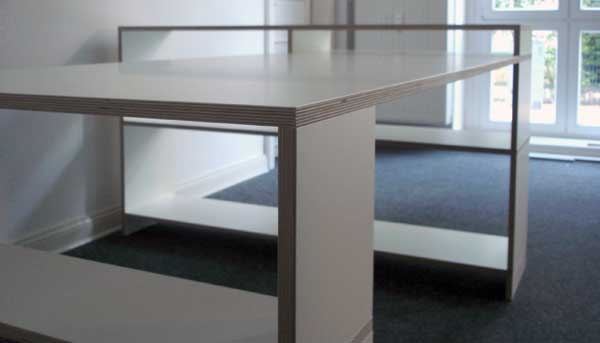 Holzschreibtisch weiß